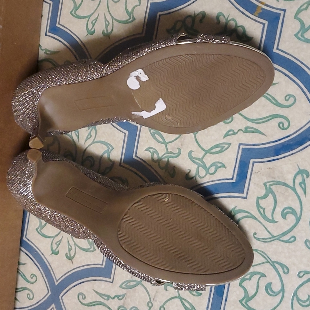 Shoes - Picture 6 of 6